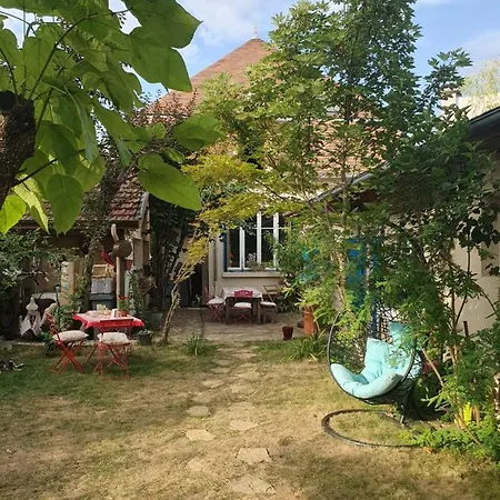 Le Clos Du Moulin Dijon,sa Piscine, Son Jardin, Au Calme, La Campagne A La
