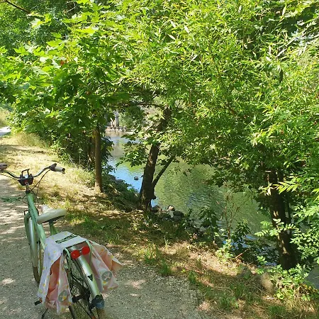 Le Clos Du Moulin Dijon,sa Piscine, Son Jardin, Au Calme, La Campagne A La Frühstückspension Dijon