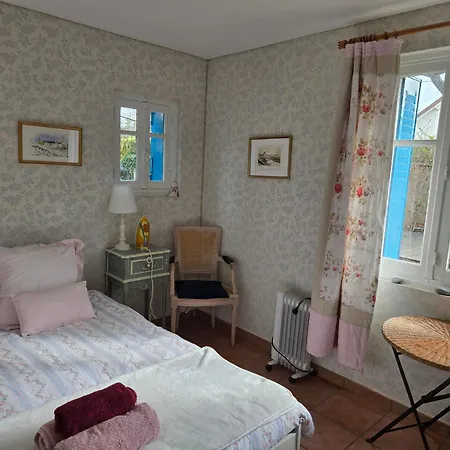 Bed & Breakfast Le Clos Du Moulin Dijon, Piscine, La Campagne A La Ville, Proche Centre Historique Dijon